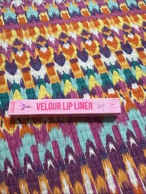 Jeffree Star velour lip liner